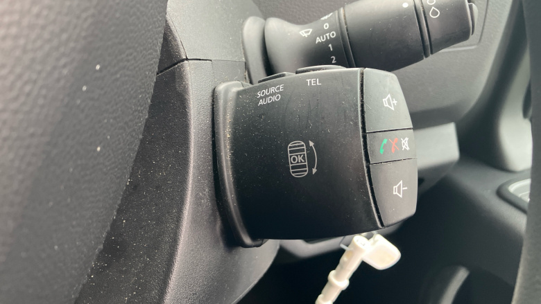 Renault Master Mwb Diesel Fwd MM35dCi 135 Business+ Medium Roof Van